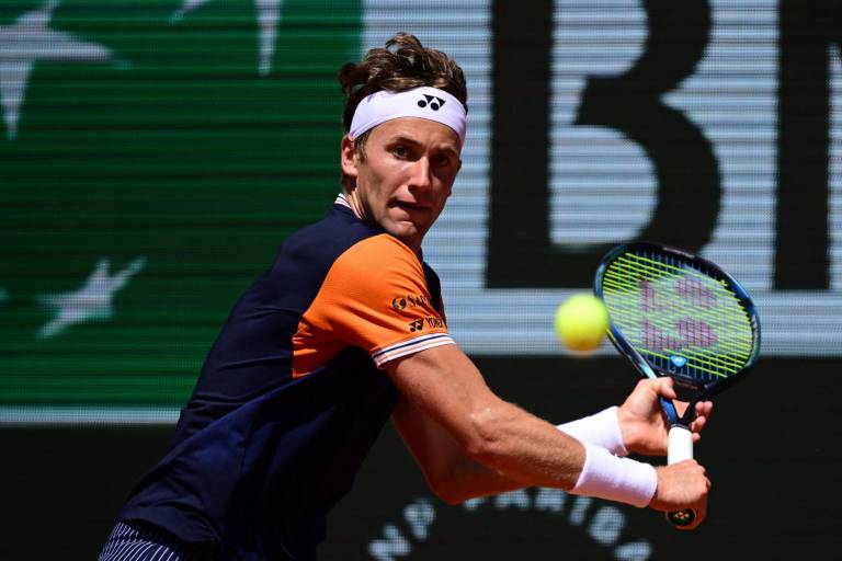 Casper Ruud evita el susto y avanza en Roland Garros