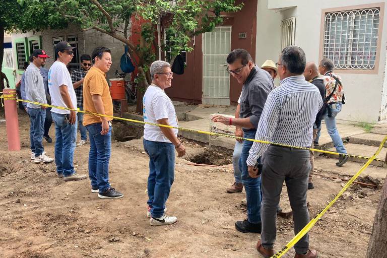 Supervisa Alcalde de Mazatlán obra de reposición de red de drenaje en andadores del Infonavit Alarcón