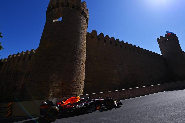 Checo Pérez es segundo en el Gran Premio de Azerbaiyán, su cuarto podio en Bakú