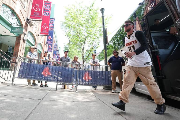 Los Rockies de Colorado celebran el campeonato de los Nuggets de Denver