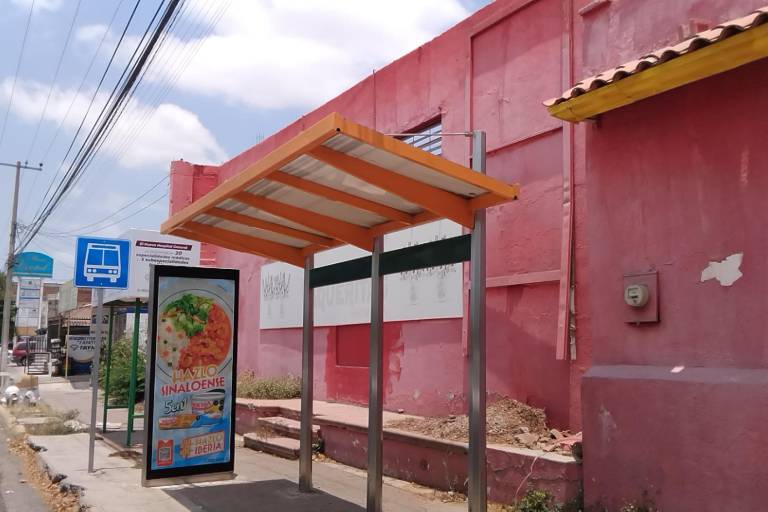 El Gobierno de Culiacán instala señalamientos viales para paradas de camiones