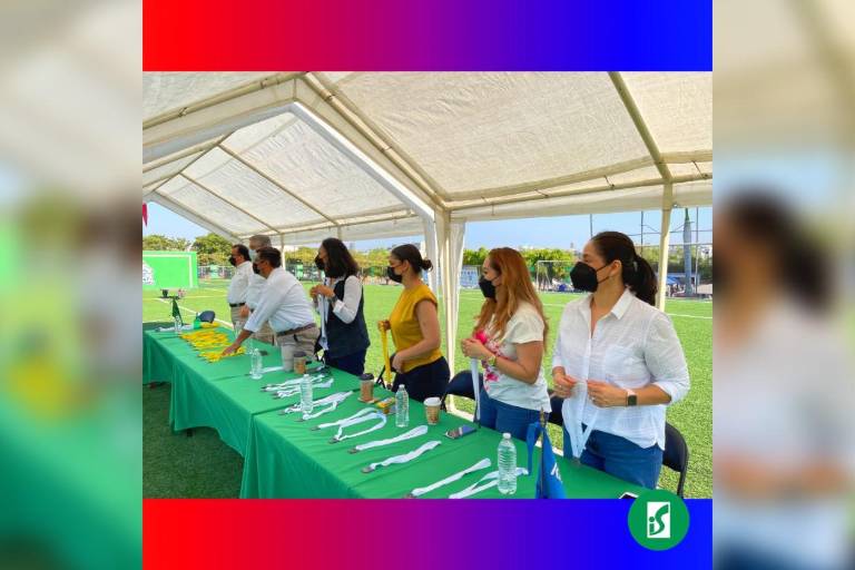 Disfrutan la gran fiesta deportiva de los Rojos y Azules