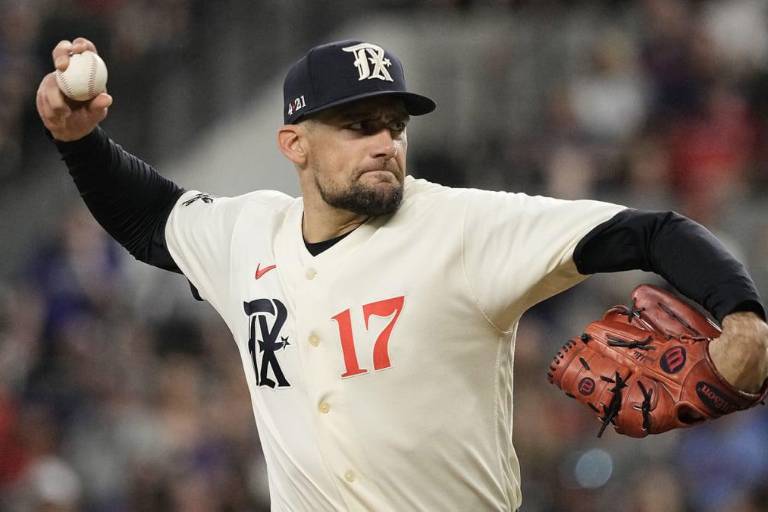 Rangers doblega a Astros con joya de Eovaldi y bateo oportuno