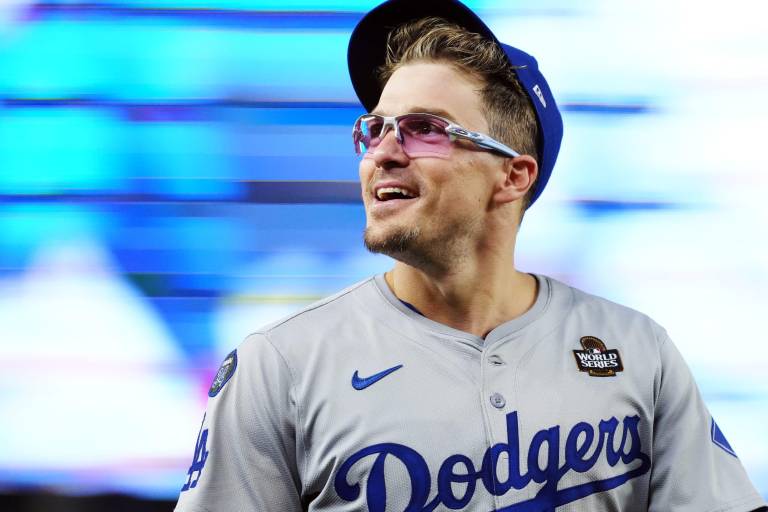 Enrique Hernández anunció que seguirá con los Dodgers en el 2025