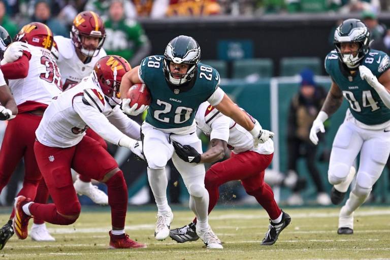 Eagles vuelan al Super Bowl tras arrollar a Commanders