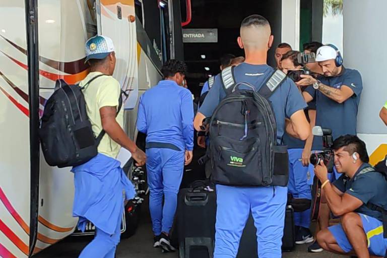Las Águilas del América aterrizan en Mazatlán en total hermetismo
