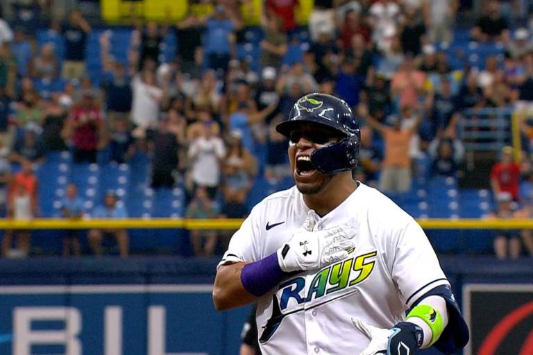 Rays se imponen a Piratas con hit de oro de Isaac Paredes