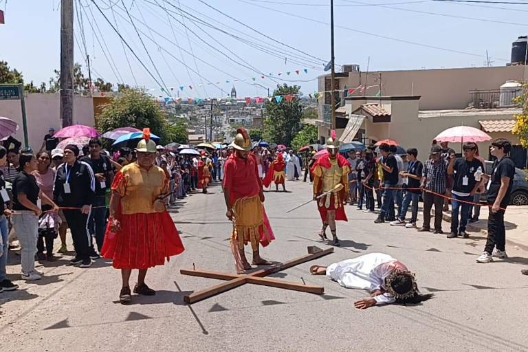 Escuinapa revive la pasión de Cristo con un Viacrucis viviente lleno de devoción