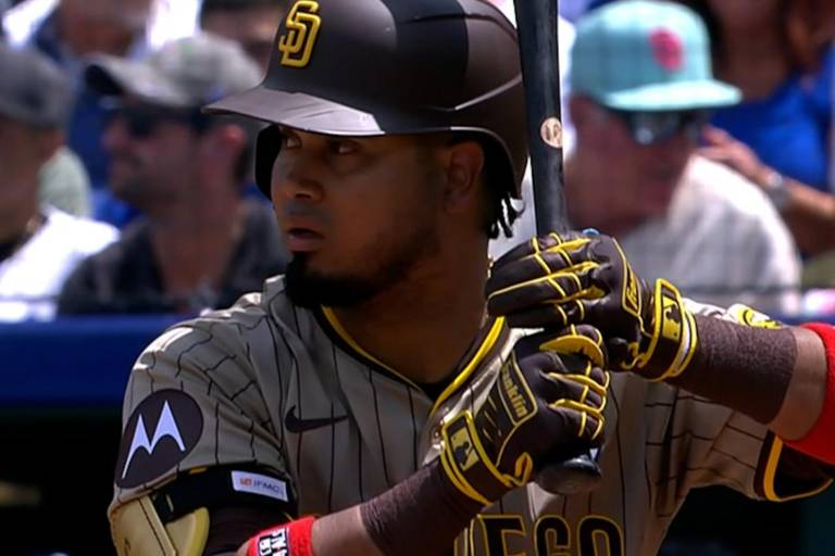 San Diego espera que Luis Arráez esté bien pese a dejar juego del domingo