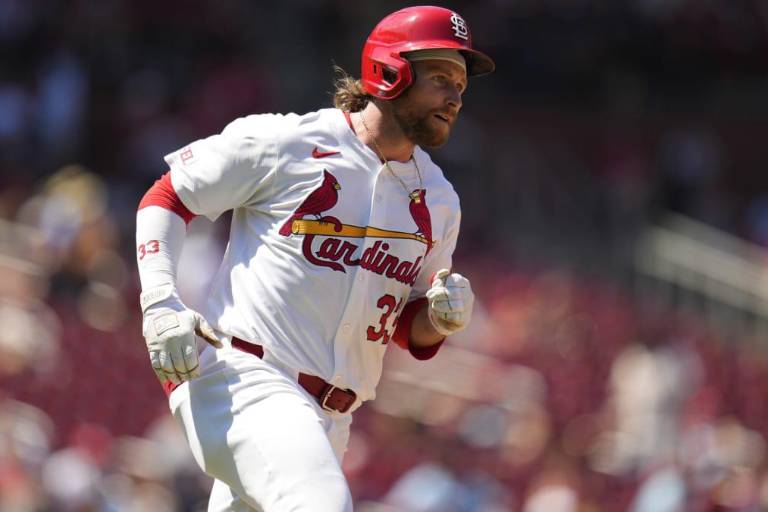 Brendan Donovan y Paul Goldschmidt jonronean para darle la serie a San Luis sobre Pittsburgh