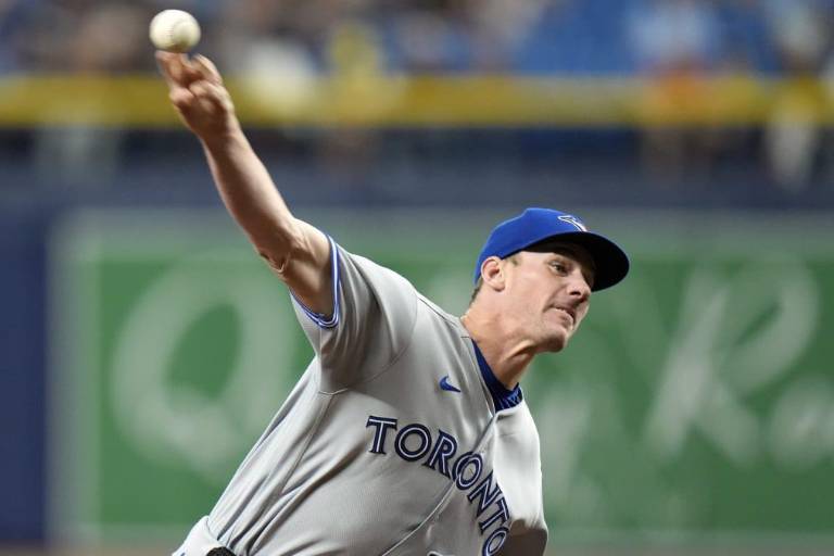 Con un sólido Bassitt, Azulejos ganan juego clave ante Rays
