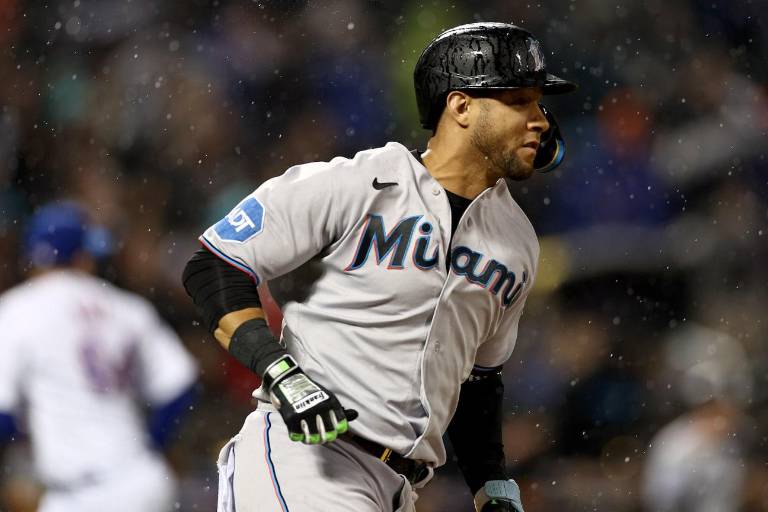 Yuli Gurriel pasa de Bravos a Reales en un cambio de liga menor