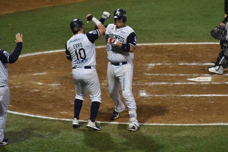 En trepidante juego Algodoneros de Guasave le aplica la limpia a Cañeros de Los Mochis
