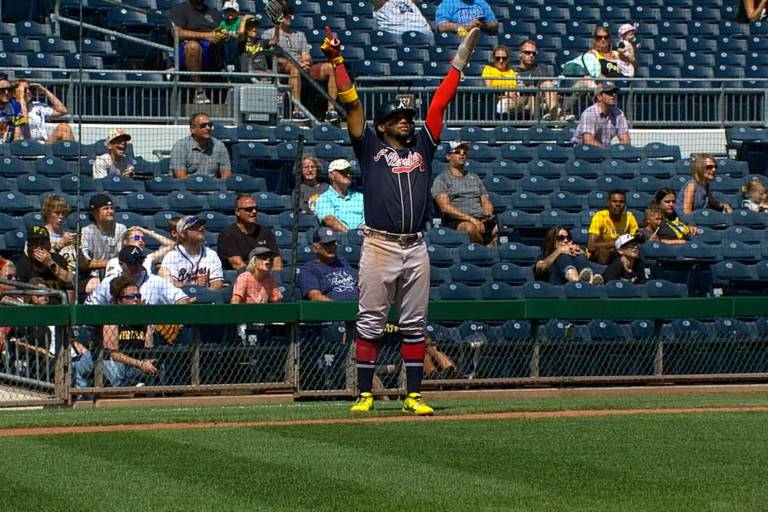 Bravos de Atlanta apalean, barren y ahora están más cerca de la cima