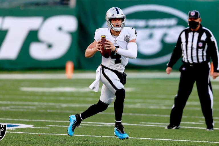 Derek Carr jugará con los New Orleans Saints tras pasar nueve años con Raiders