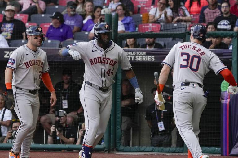 Brillan Astros en la CDMX con paliza a Rockies