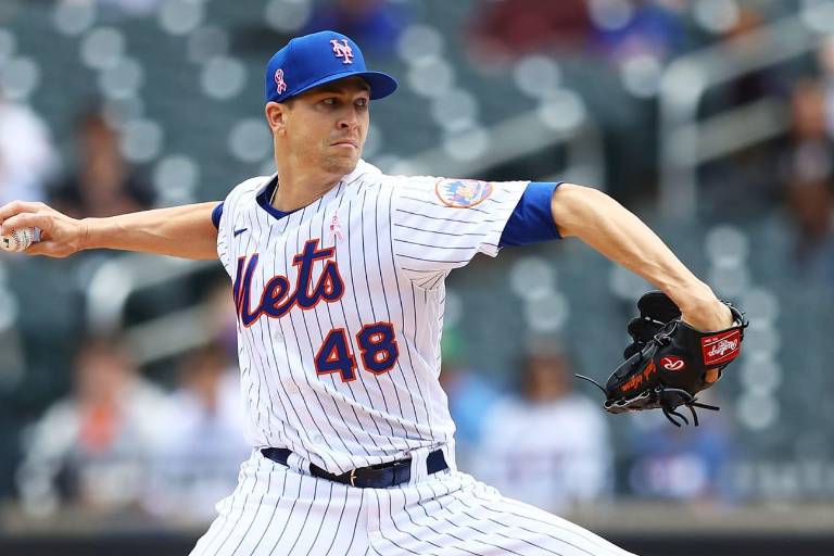 Jacob deGrom volvió a lanzar desde un montículo