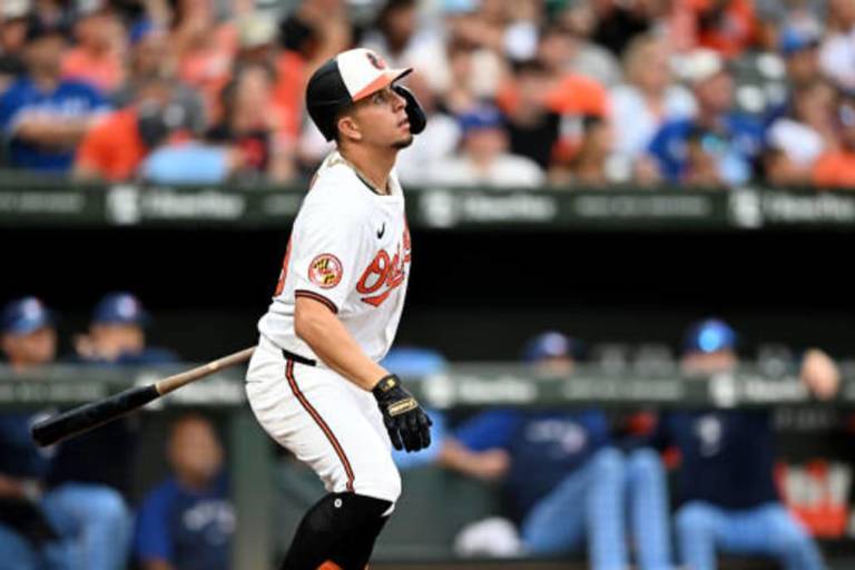 Santander y Urías respaldaron a Burnes con jonrón en triunfo de Orioles