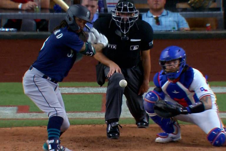 Marineros ganan 13ro en fila tras prevalecer en extrainnings