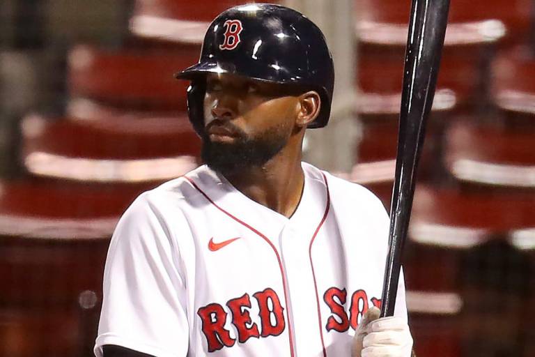 Jackie Bradley pacta por dos años con Cerveceros de Milwaukee