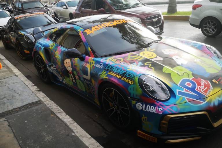 Decenas de autos deportivos de alta gama recorren Mazatlán en el Bash Road Tour 2022
