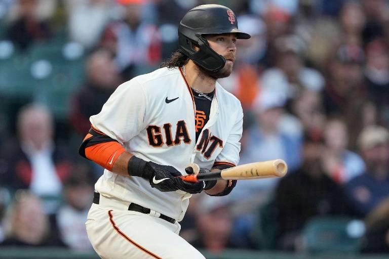 Brandon Crawford firma extensión de 2 años con Gigantes de San Francisco