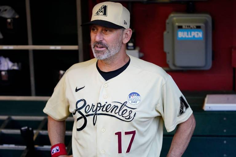 D-backs extienden el contrato de Lovullo hasta el 2024