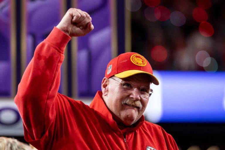 Andy Reid permanecerá un año más al frente de los Chiefs