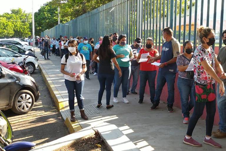 Buena respuesta de la población para recibir la vacuna contra el Covid en Mazatlán