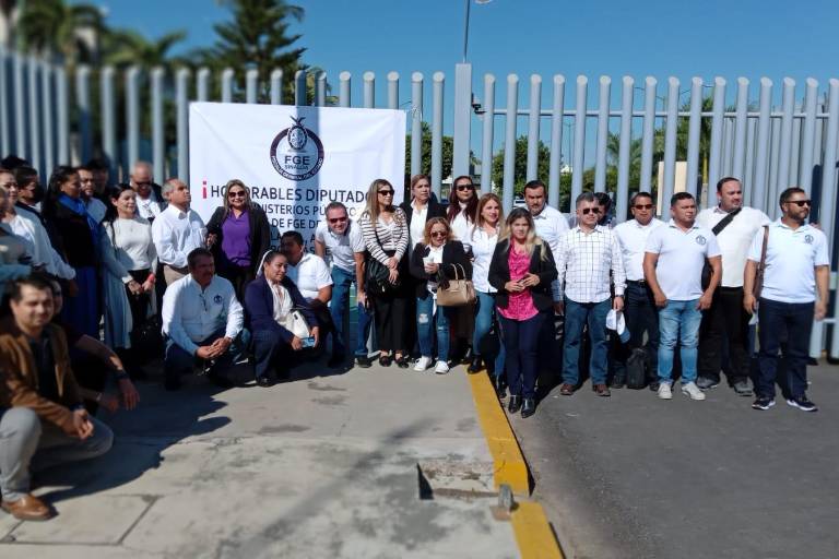 Agentes del MP exigen en el Congreso de Sinaloa recursos para aumento de sueldo