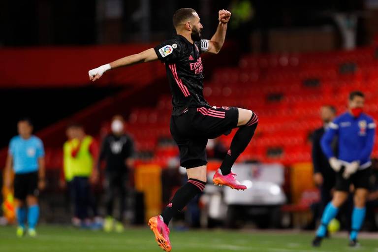 Real Madrid golea 4-1 al Granada y sigue en la lucha por LaLiga