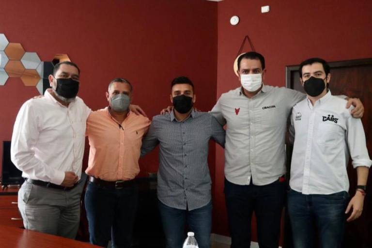 Clubes sinaloenses que participan en el Cibacopa se reúnen con titular del Isde