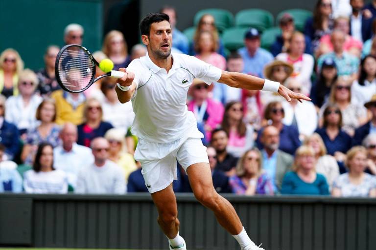 Djokovic llega con autoridad a la semifinal de Wimbledon; Hurkacz sorprende a Federer