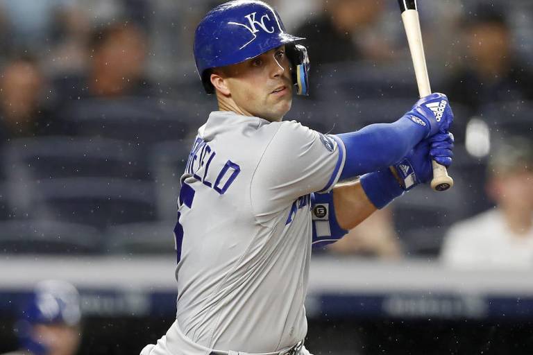 Whit Merrifield llega a los Azulejos desde los Reales