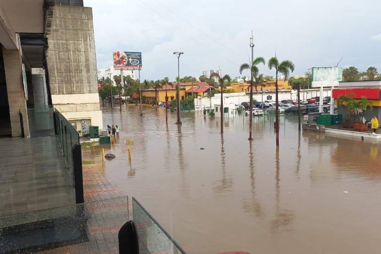 Inundación en Conapesca es por falta de presión de la bomba: Alcalde de Mazatlán