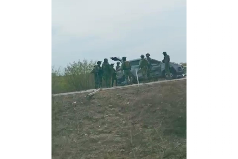 Militares aseguran dos camionetas y hallan un tigre tras persecución en Elota