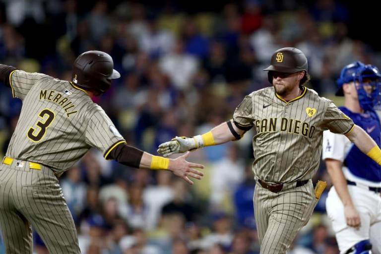 Con un triple play en la novena, Padres gana y asegura boleto para octubre