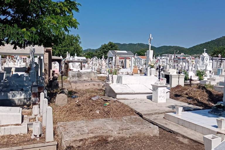Tranquilo, Día de los Angelitos en el panteón municipal de Rosario