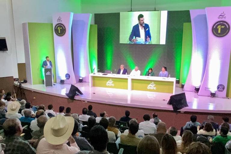 Presenta Enrique Riveros su primer informe al frente de la AARC