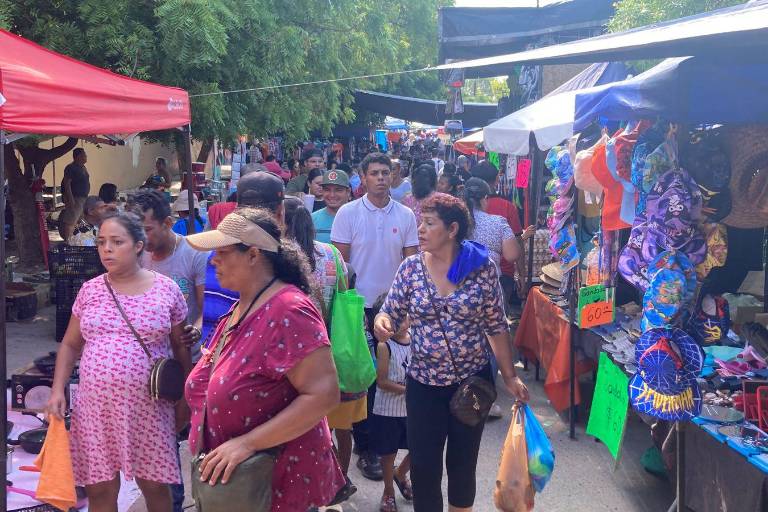 Mercado de la Juárez y tianguis reportan gran afluencia de clientes