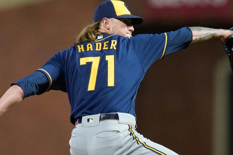 Padres adquieren a Josh Hader de Milwaukee por cuatro jugadores