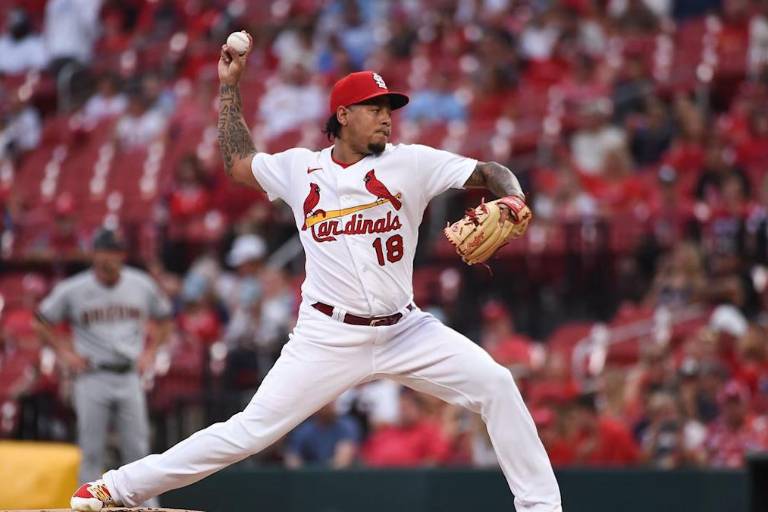 Carlos Martínez es suspendido 80 juegos por dopaje