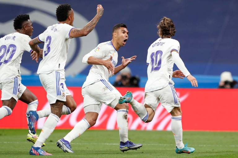 Zarpazo madridista a LaLiga en un ensayo de remontada