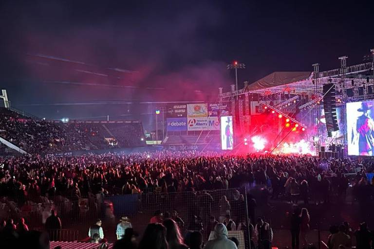 Pone Carin León a bailar a los mochitenses con su Tour Cura Local 2023