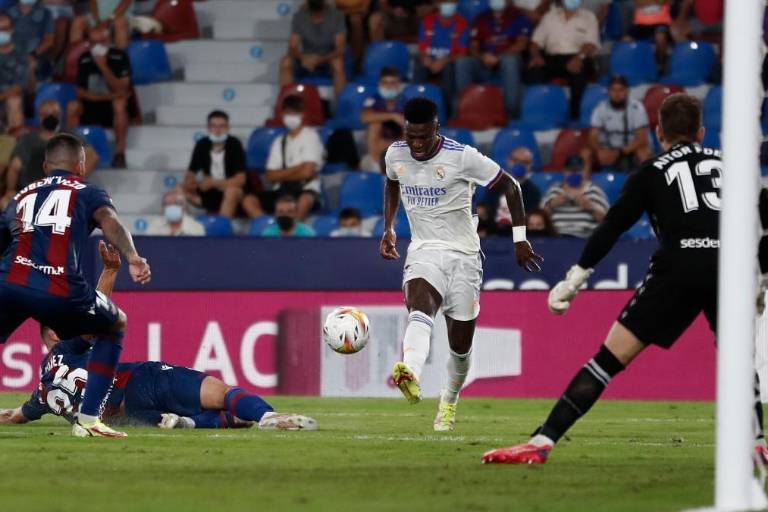 Real Madrid y Levante viven empate trepidante con Vinicius como revulsivo