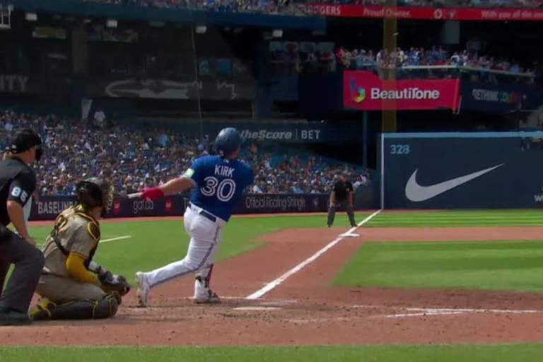 Kirk la bota y Azulejos blanquean a Padres en Toronto