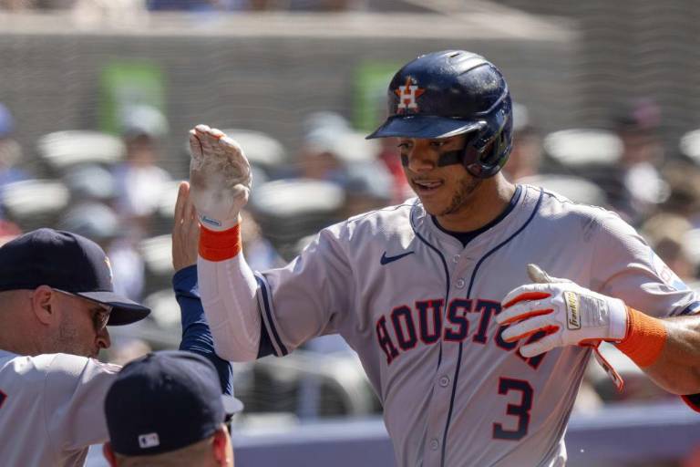 Peña y Álvarez jonronean y los Astros siguen en ascenso