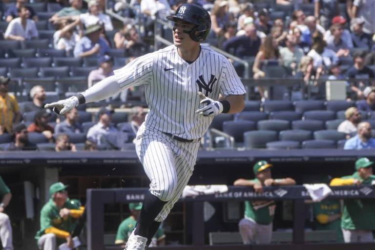 Volpe da su primer grand slam y los Yanquis sacan las escobas