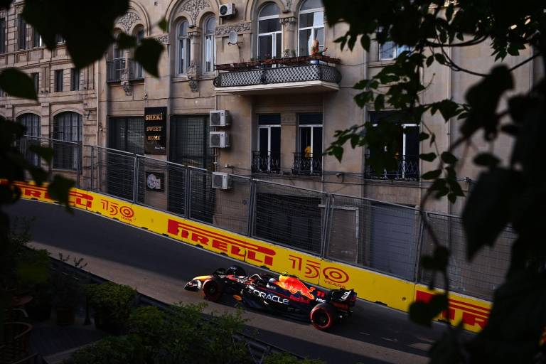 Checo Pérez largará segundo en el Gran Premio de Azerbaiyán