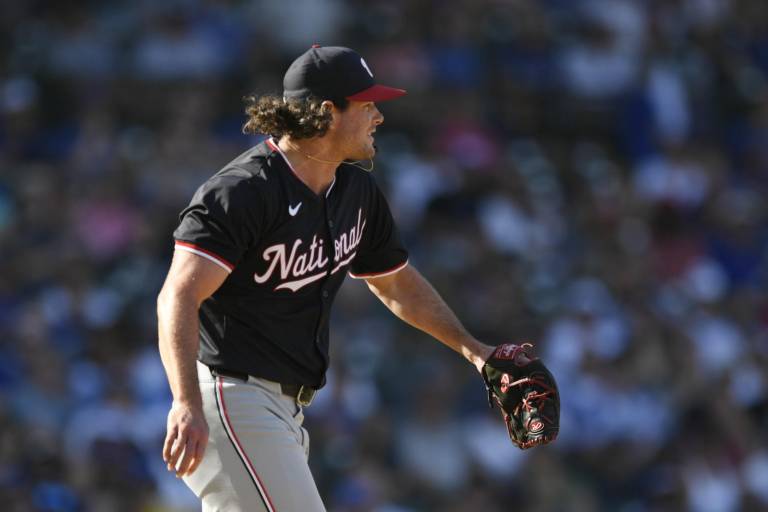 Nacionales retiene al relevista Kyle Finnegan con contrato de un año